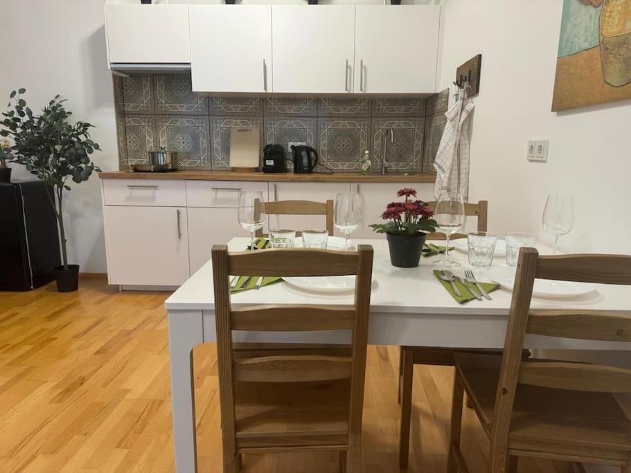 Apartment Fuer 4 Beim Westbahnhof